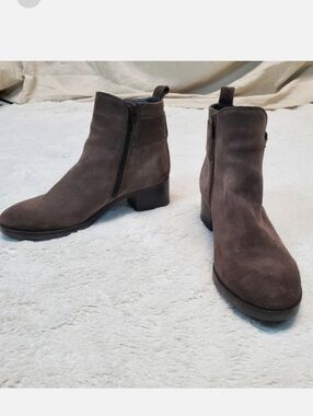Clarks Taupe Suede Mila Charm‎ Boho Minimalist Cottagecore Ankle Boots Women 7.5